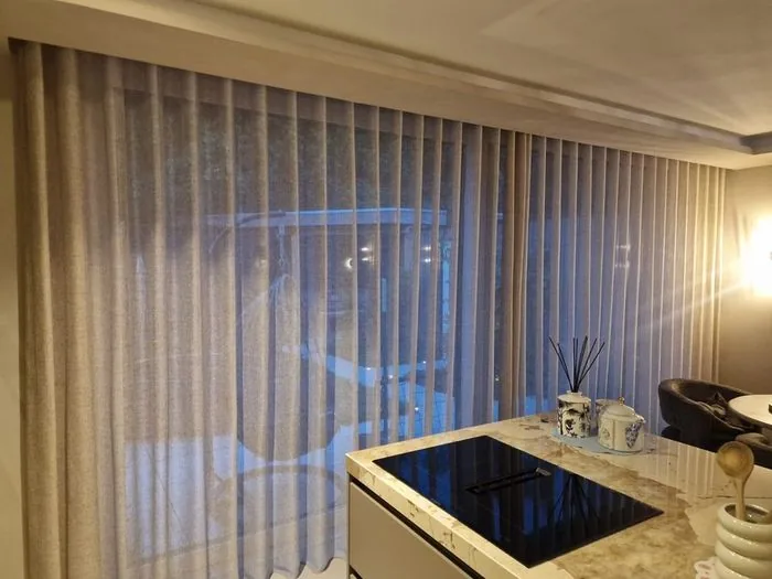 Golfplooigordijn langs de keuken